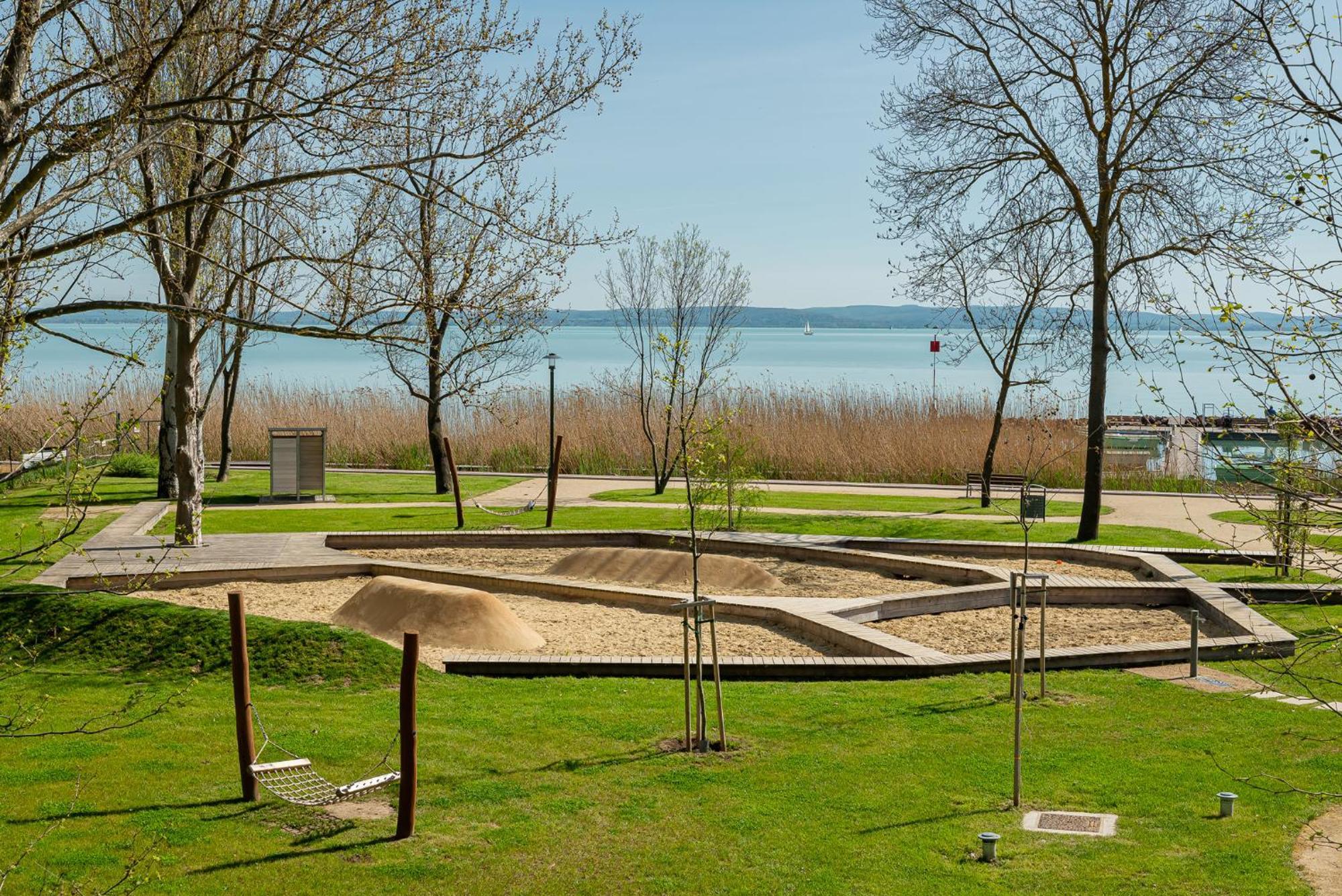 Golden Bridge Rooms Balatonfured Exterior photo